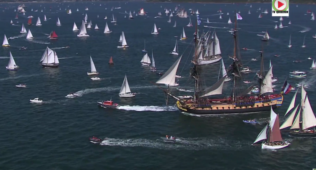 Brest: L'Hermione parade aux Fetes Martimes 2016 - Bretagne Télé