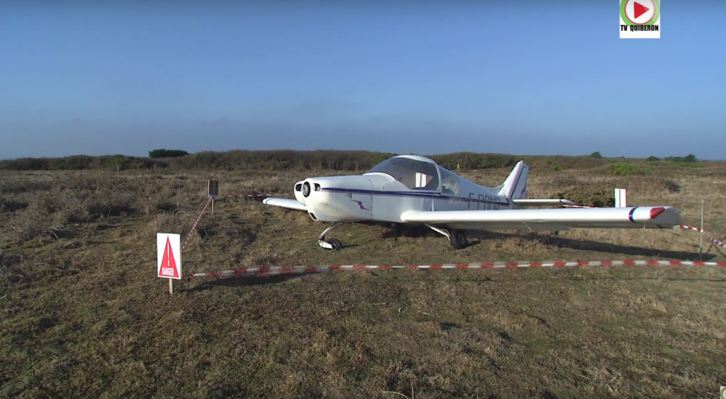 Ile de Hout l'avion perd son helice et se pose en catastrophe