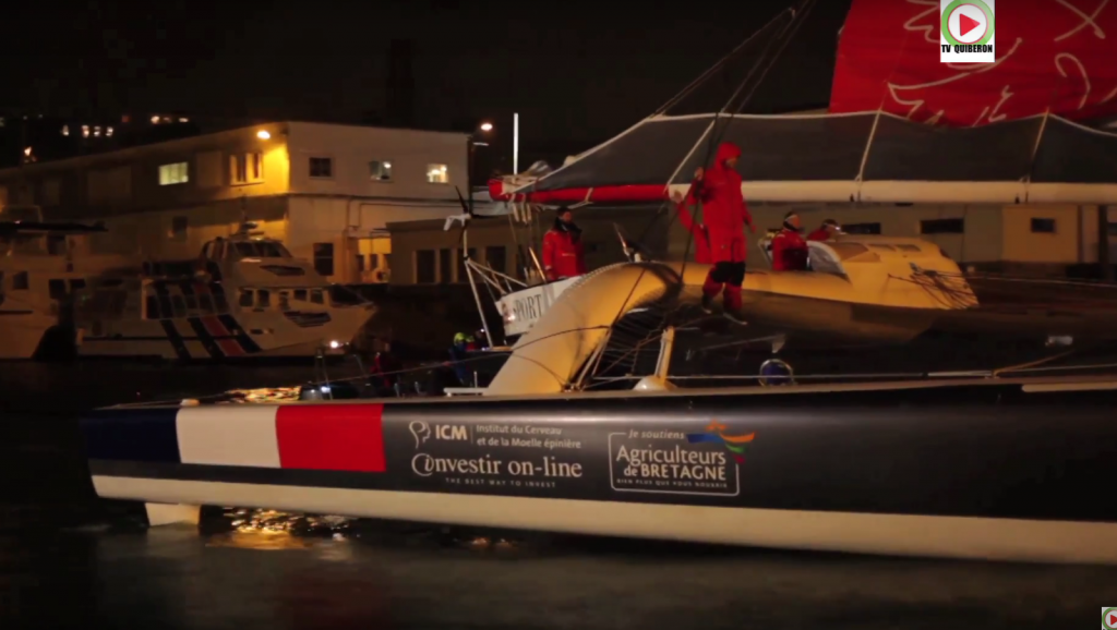Brest Départ de Francis Joyon poour le Trophée Jules Verne