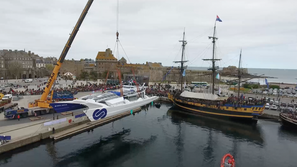 Bretagne Télé: Mise à l'eau d'Energy Observer
