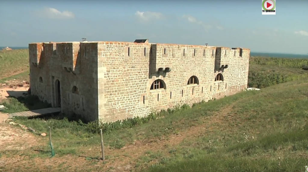 Insolite: Dormir dans un vrai Fort - Ile de Houat TV