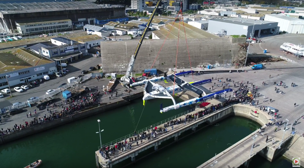 L' envol du Maxi-Banque-Populaire IX - Lorient TV