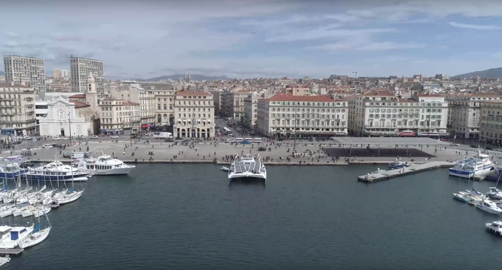 Le Navire Hydrogene quitte le Vieux-Port - Marseille Bretagne Télé