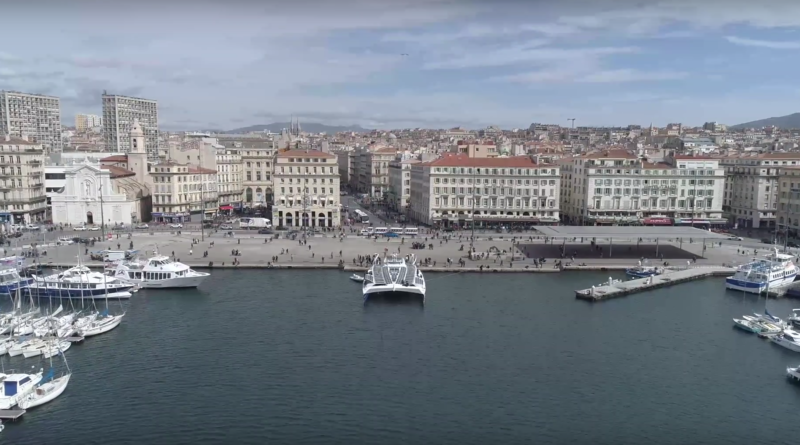 Le Navire Hydrogene quitte le Vieux-Port - Marseille Bretagne Télé