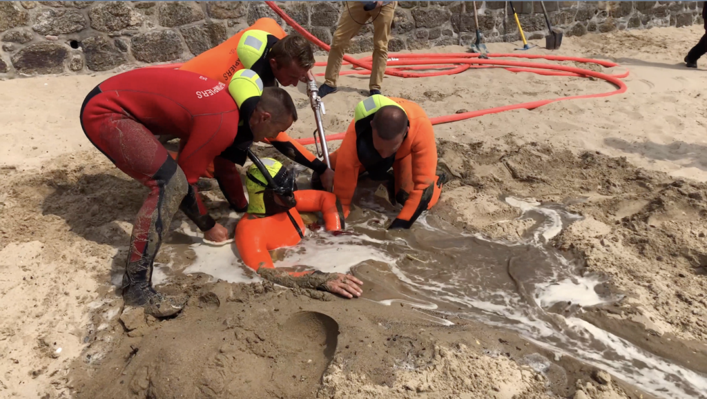 Saint-Malo: Lance de désensablement - Bretagne Télé