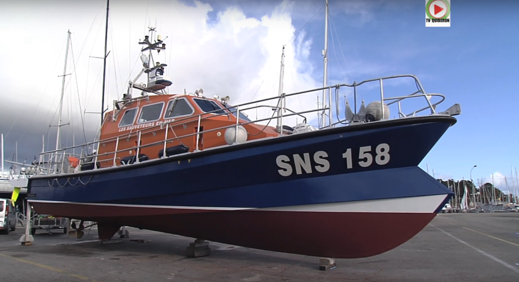 La Trinite-sur-mer: La SNS 158 vedette du Nautic - TV Quiberon 24/7
