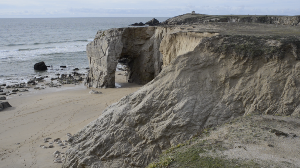L' Arche de Port Blanc s'écroule ? - TV Quiberon 24/7