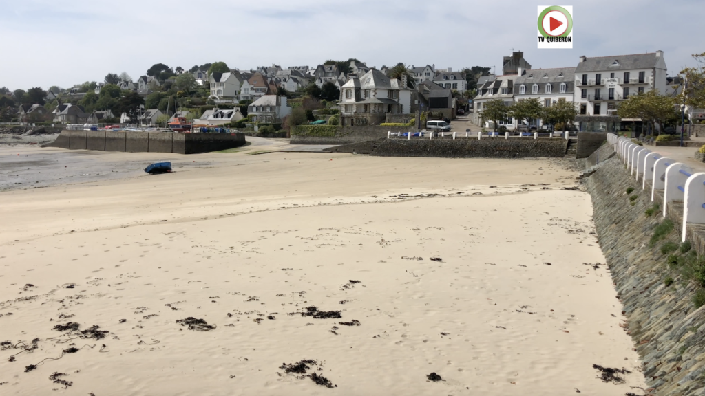 Locquirec en plein confinement. Locquirec et le Coronavirus. Locquirec et le Covid-19. Les Plages de Locquirec sont désertes et fermée au public dans le cadre des mesures pour lutter contre le coronavirus.
