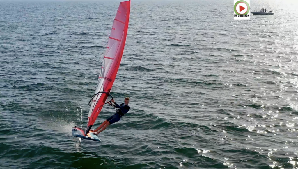 Windsurf IQFoil: Louis Giard roi de la Baie - TV Quiberon 24/7