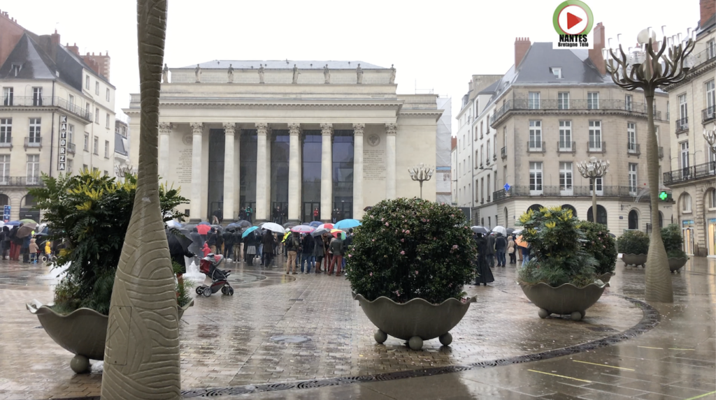 NANTES | Manif pour le retour de la MESSE - NANTES Bretagne Télé