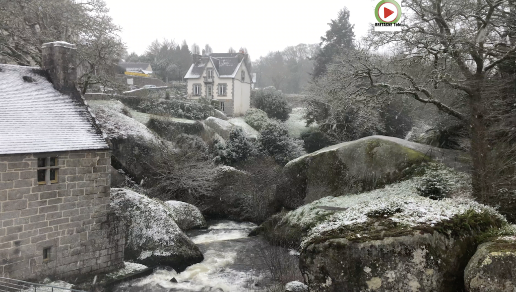Huelgoat | Belle chute de Neige - Bretagne Télé