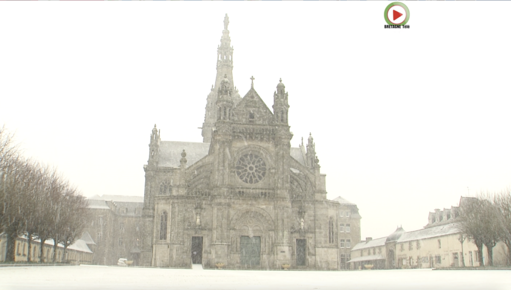 Sainte-Anne-d'Auray | Neige à la Basilique - Bretagne Télé