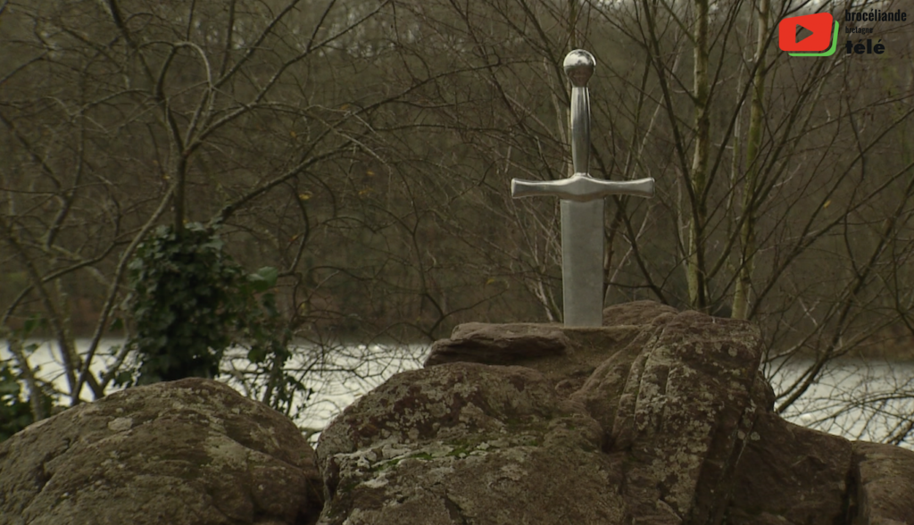 Lac de Trémelin | Excalibur l'Epée du Roi Arthur - Brocéliande Bretagne Télé