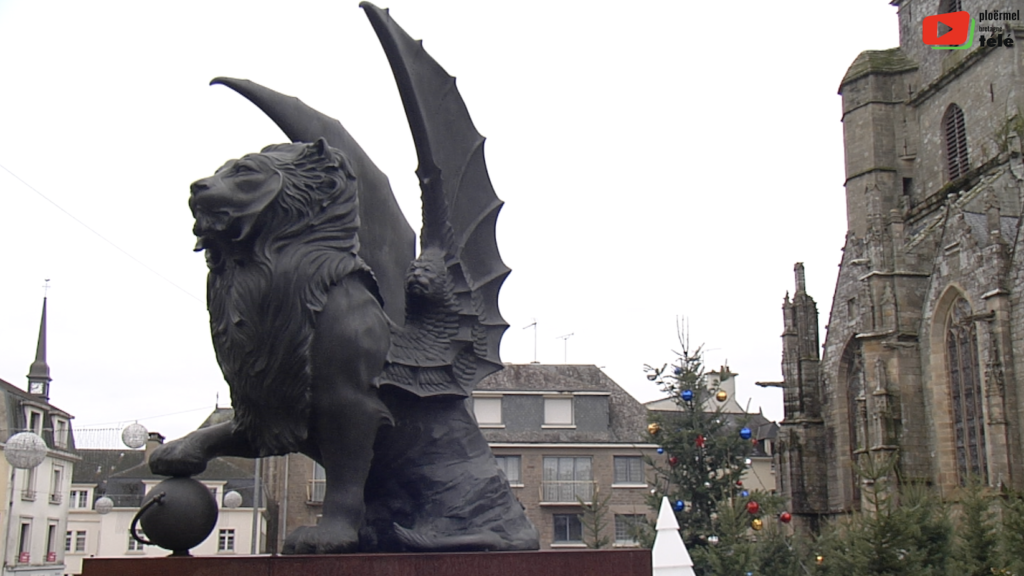 Ploërmel | Le Lion ailé fête Noël - Ploërmel Bretagne Télé