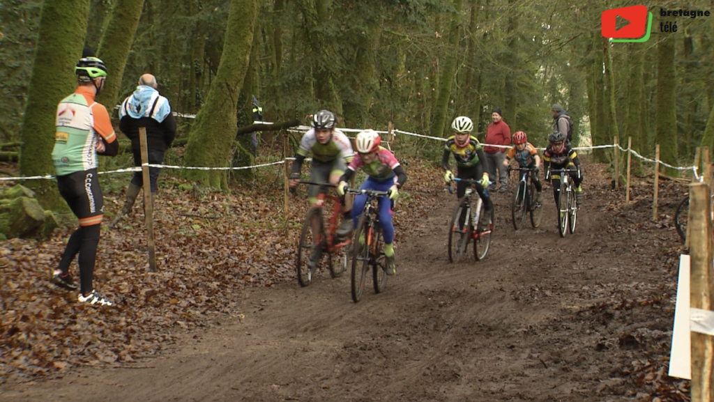 Séglien | Cyclo-Cross les ados décrochent la timbale - Bretagne Télé