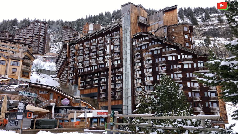 Avoriaz 1800 | La station sans voiture | Lyon Bretagne Télé