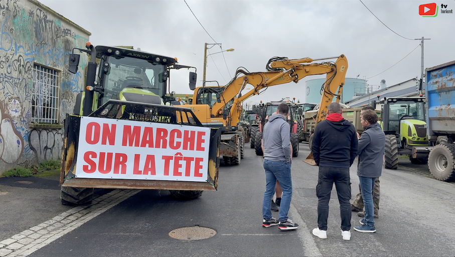 Lorient | Le Dépôt Pétrolier bloqué par des Tracteurs | Lorient TV