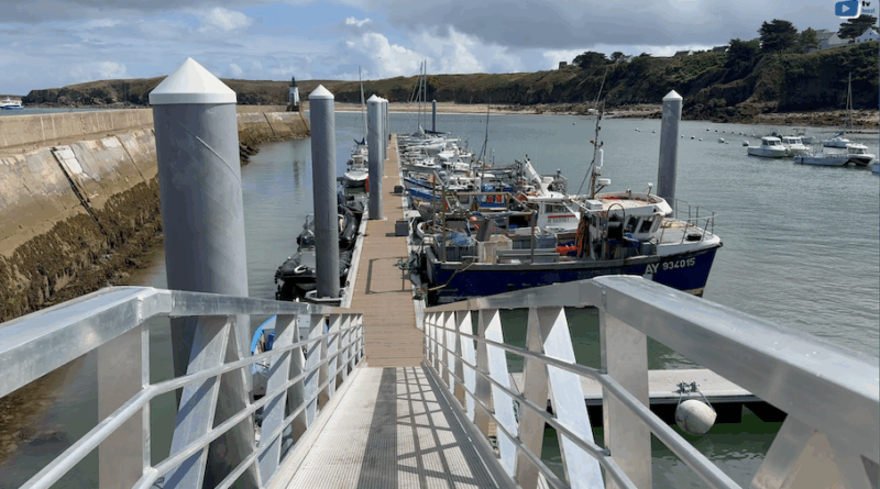 Île de Houat | Un Ponton au Port, c'est Confort | Île de Houat TV