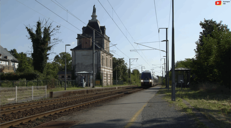 Pluneret | Statue de Sainte-Anne sur le Toit de la Gare | Bretagne Télé