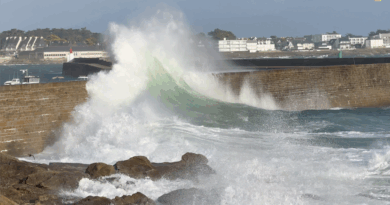 Quiberon | Explosion de Vagues Folles sur la Digue | TV Quiberon 24/7
