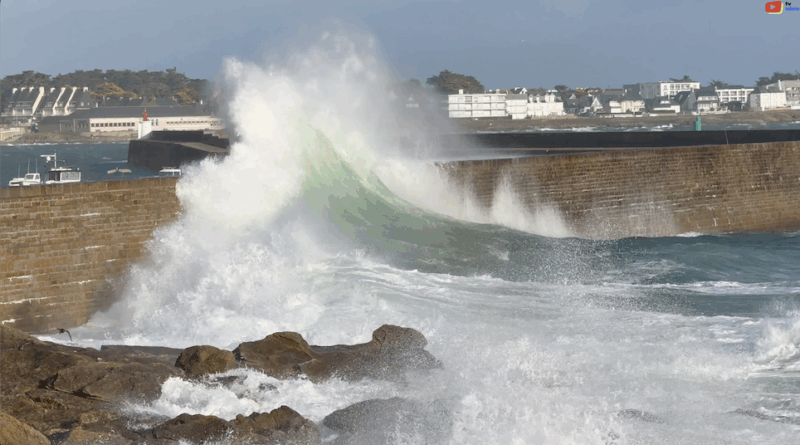 Quiberon | Explosion de Vagues Folles sur la Digue | TV Quiberon 24/7
