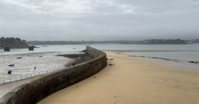 Saint-Malo | Le Phare et la Digue | Saint-Malo Bretagne Télé