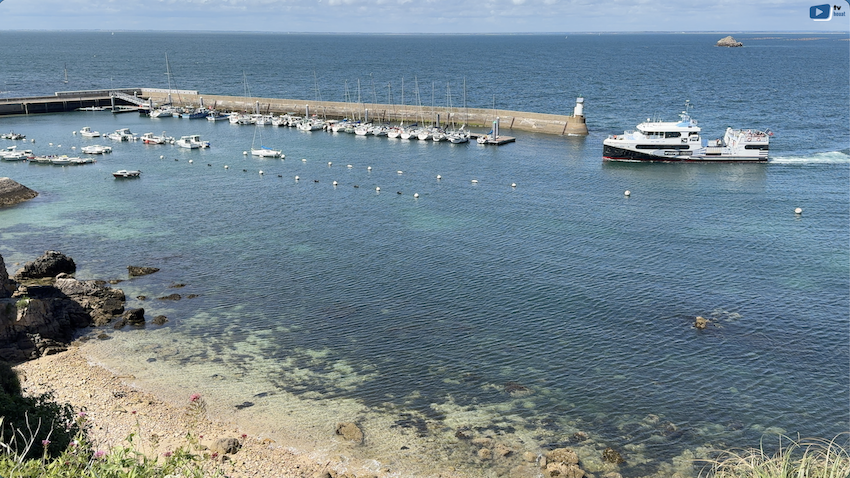 Île de Houat | Le Ferry 'Melvan' au Port | Île de Houat TV