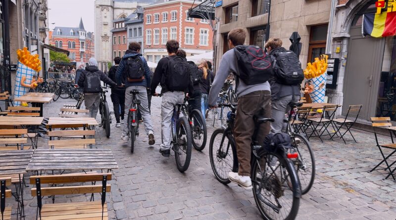 Louvain | La Folie du Vélo et son Parking Géant | Belgique Bretagne Télé